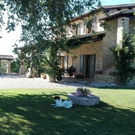 Casa Laura فندق مبيت وإفطار مونتيفالكو